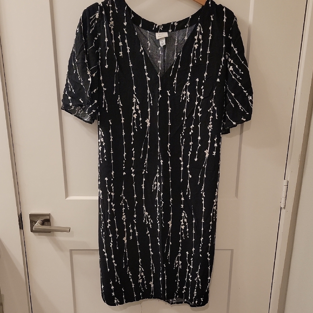 Black and White Women's V-Neck Mini Dress